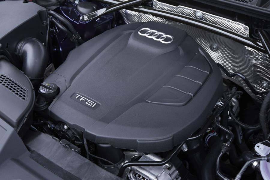 Моторный отсек Audi Q5 TFSI Quattro S-Line 2017 года  (JP) (фото 6 из 18)